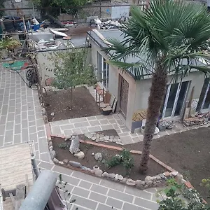 Гостевой дом частный дом с садом, Тбилиси